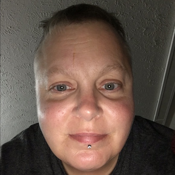 Profile Picture of Janet Thornton (@kiankawa47) on Poshmark