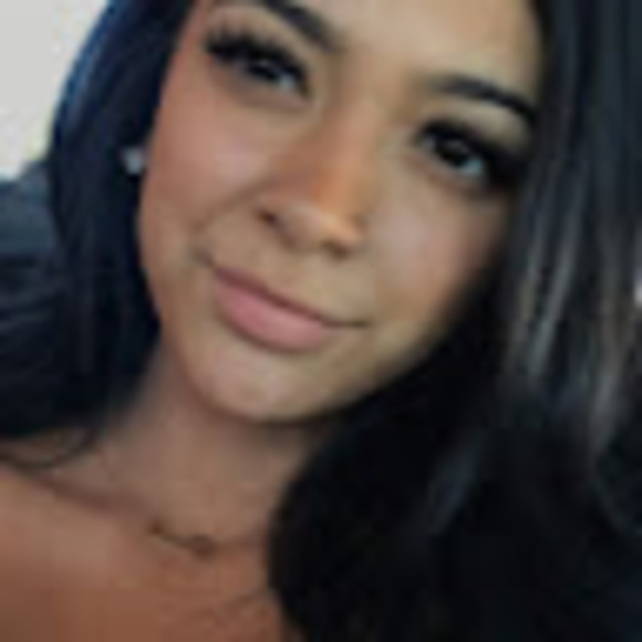 Profile Picture of Brianna Norris (@briaavilaa1) on Poshmark