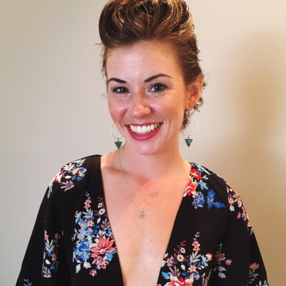 Profile Picture of Alix Moore (@avmoore610) on Poshmark