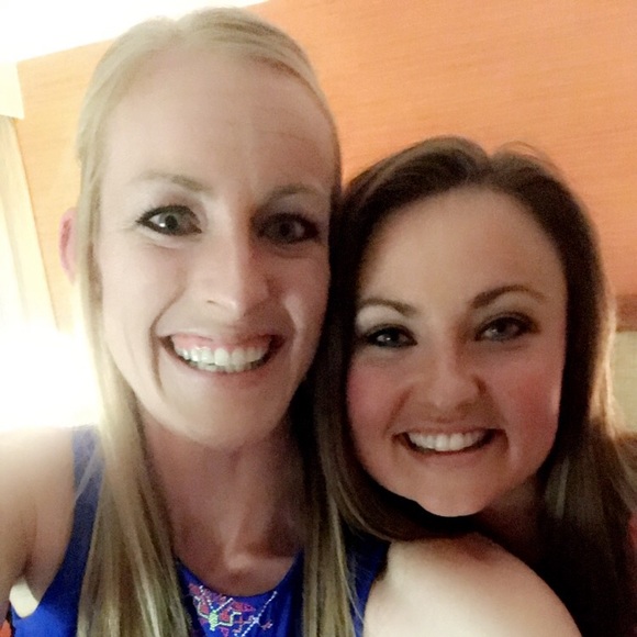 Profile Picture of Bobbi Hawthorne (@bobbi_arends) on Poshmark