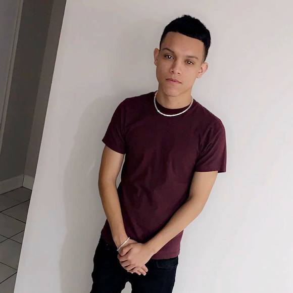 Profile Picture of Tony Carvajal (@tonycarvajal) on Poshmark