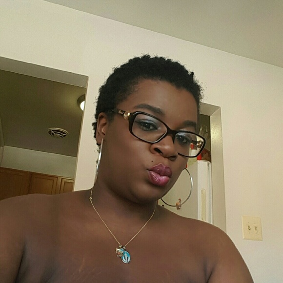 Profile Picture of Astride Ngo njock (@jadeugenia) on Poshmark