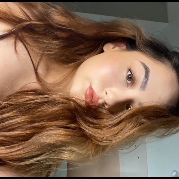 Profile Picture of Alexa Flores (@chispecool) on Poshmark