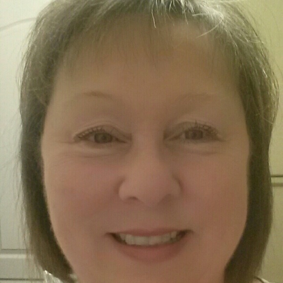 Profile Picture of Kim Heald (@heald1002) on Poshmark