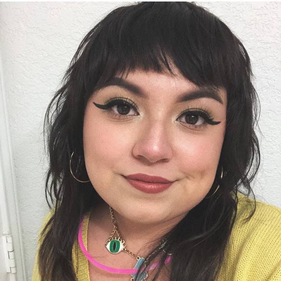 Profile Picture of Jheri Longoria (@jherilongoria) on Poshmark