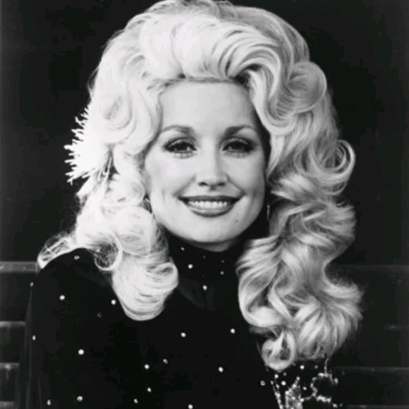 Profile Picture of Jenn Ohop (@littlebones) on Poshmark