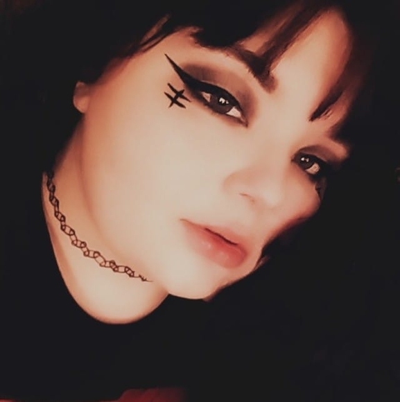 Profile Picture of Suzanne Steckling (@ssteckling) on Poshmark