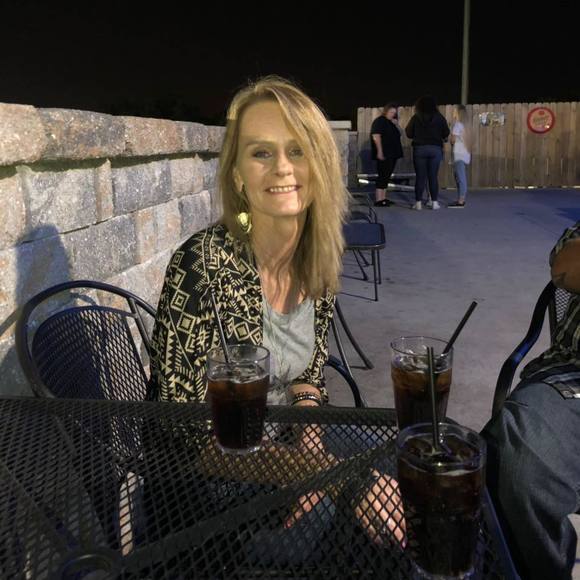 Profile Picture of Kimberly Harvell stofer (@kimstofer) on Poshmark