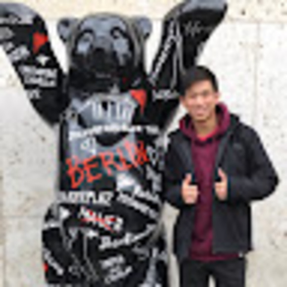 Profile Picture of Ryan Shum (@rshum031000) on Poshmark