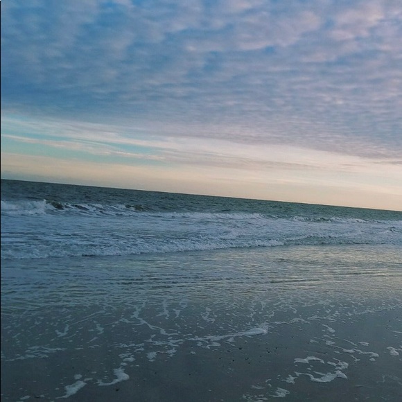 Profile Picture of Ellen Zwikker (@ellenz121) on Poshmark