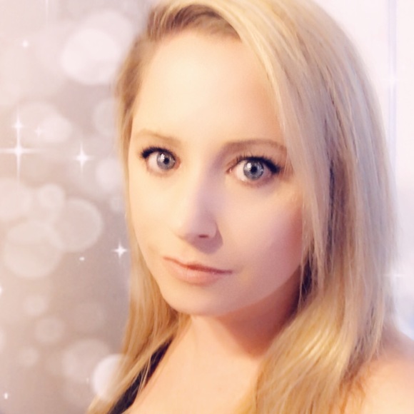 Profile Picture of Ciji Harrison (@ciji01) on Poshmark