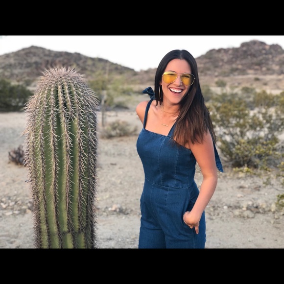 Profile Picture of Amanda Delbon (@a_delbon) on Poshmark