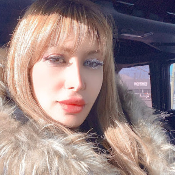 Profile Picture of Arezou Firouzeh (@arezouuuuu) on Poshmark