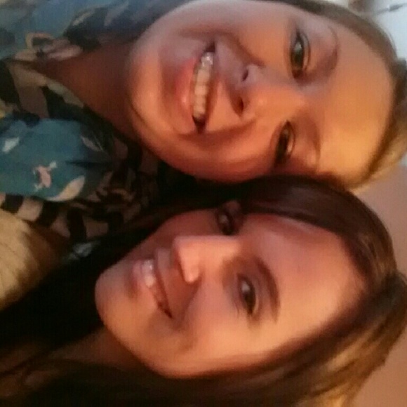 Profile Picture of Danielle Hawn (@danihawn) on Poshmark