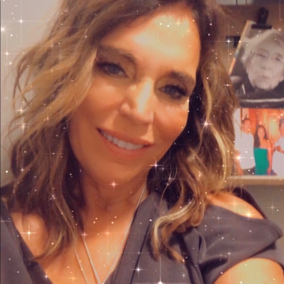 Profile Picture of Alecia Nottolini (@anottolini) on Poshmark