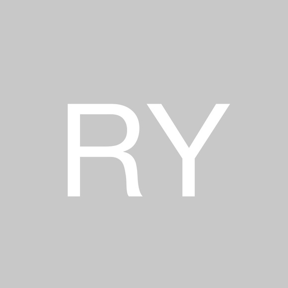 Profile Picture of Regina Yackel (@reginayackel) on Poshmark