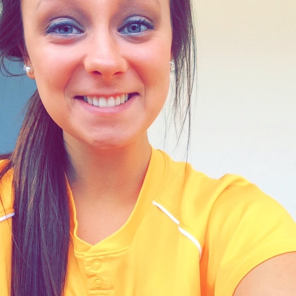 Profile Picture of Jessica Wittmeyer (@jessiwitt) on Poshmark