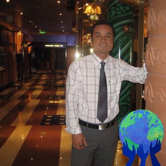 Profile Picture of Mike Huang (@mike181032002) on Poshmark