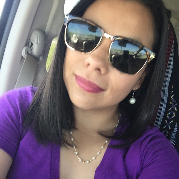 Profile Picture of Cristal Brozak (@cristalbrozak) on Poshmark