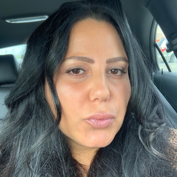 Profile Picture of Eileen Hartunian (@eh20200) on Poshmark