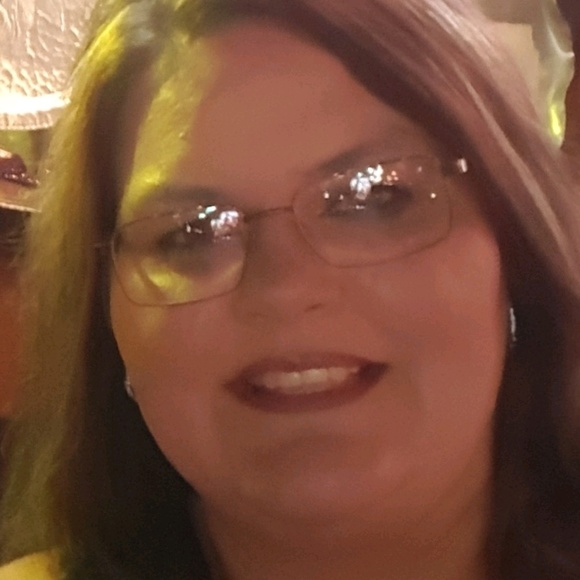 Profile Picture of Scherrie Taylor (@knstaylor) on Poshmark