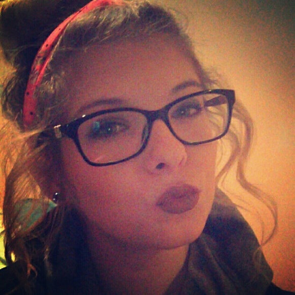 Profile Picture of Taylor Casper (@kaliforniakuntt) on Poshmark