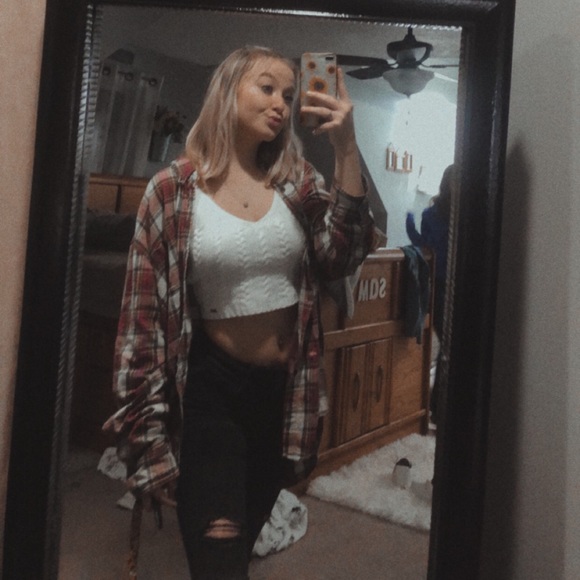 Profile Picture of Abigail Wingler (@abigailwingler) on Poshmark