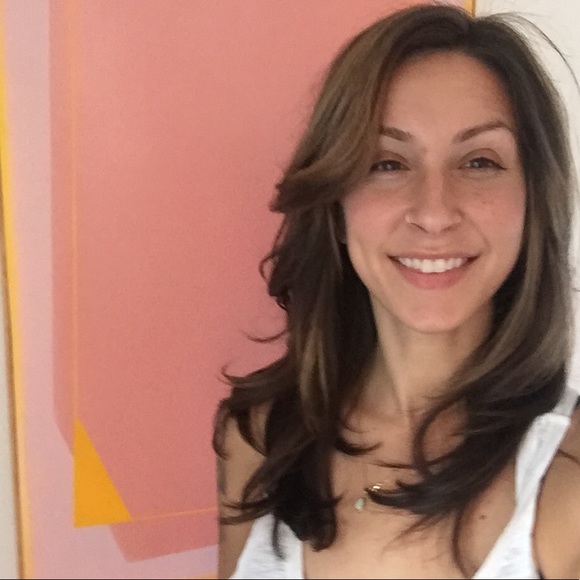 Profile Picture of Laura Daughtridge (@zomornin) on Poshmark