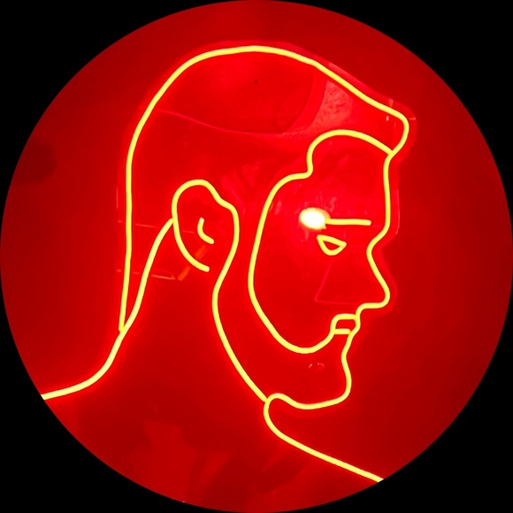 Profile Picture of Davy Diaz (@buzzworthy77) on Poshmark