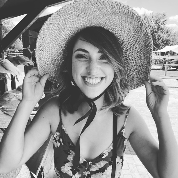 Profile Picture of Haley Hoffman (@haleymh13) on Poshmark