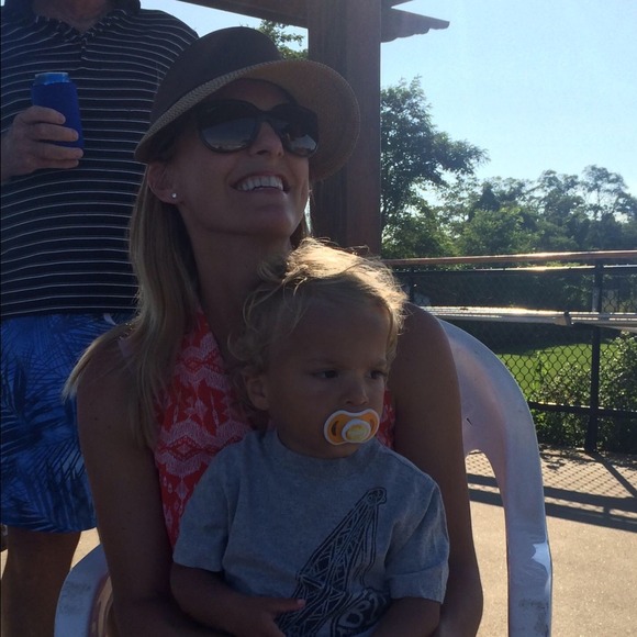 Profile Picture of Michelle Olmstead (@mmolmstead) on Poshmark