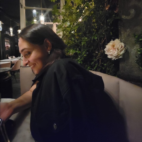 Lucia Rizzo - Poshmark Profile Picture of Lucia Rizzo (@lucia_rizzo) on Poshmark