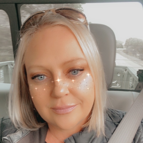 Profile Picture of Lisa Wheeler (@lisawheeler353) on Poshmark