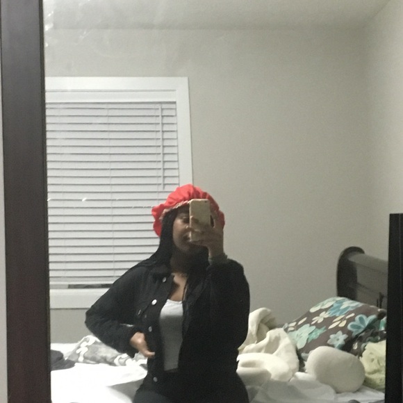 Profile Picture of Phebe Okolie (@phebe323) on Poshmark