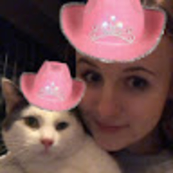 Profile Picture of Lily Williams (@lilywilliams159) on Poshmark