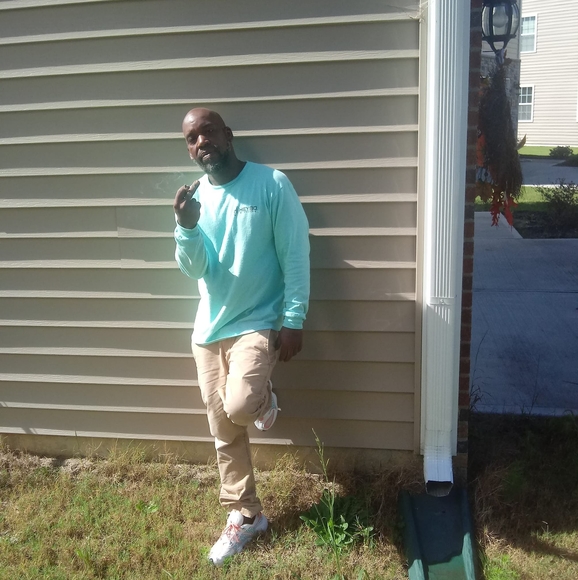Profile Picture of Daminion Farmer (@daminionfarmer) on Poshmark