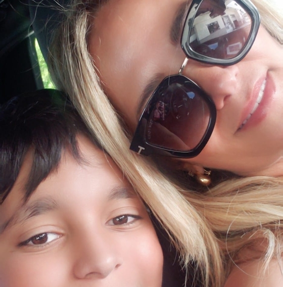 Profile Picture of Claribel Secin (@secin69) on Poshmark