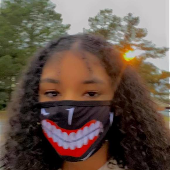 Profile Picture of Alyssa Foye (@alyssafoye) on Poshmark