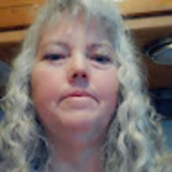 Profile Picture of Dawn Head (@dhdhtla123) on Poshmark