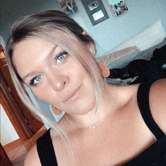 Kaylee Collison - Poshmark Profile Picture of Kaylee Collison (@kbcollison11) on Poshmark