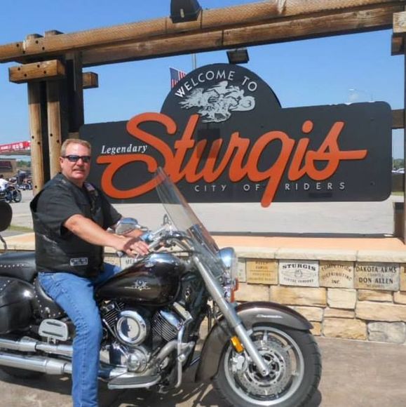 Profile Picture of Bruce Craig (@seatedfarabove) on Poshmark