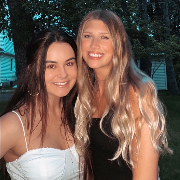 Profile Picture of Nora Hassemer (@norahassemer) on Poshmark