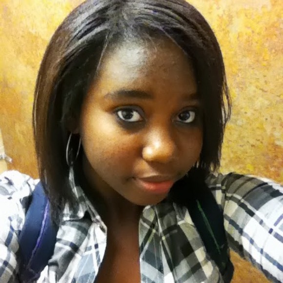 Profile Picture of Neyssa Sossous (@neyssa) on Poshmark