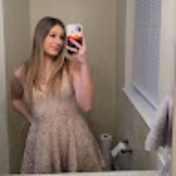 Profile Picture of Cathryn Guidash (@catguidash) on Poshmark