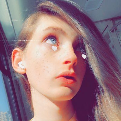 Profile Picture of Isabella Unwin (@wh4t3v3rf0r3v3r) on Twitter