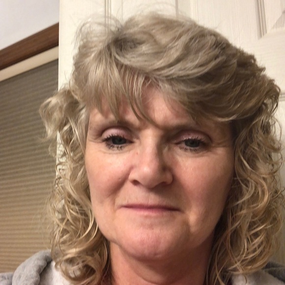 Profile Picture of Kim Dombek (@kdombek) on Poshmark