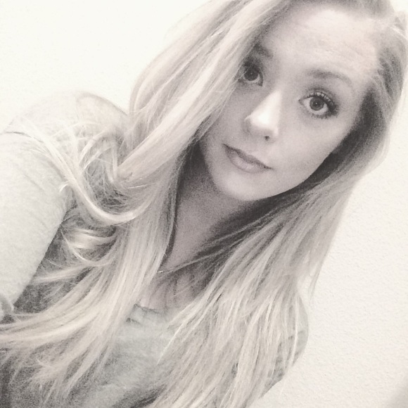 Profile Picture of Whitney Lakose (@whitneylakose) on Poshmark