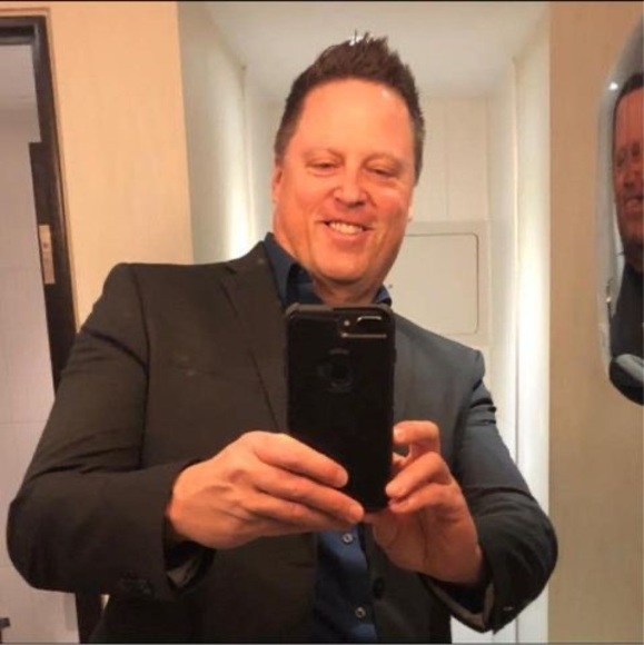 Profile Picture of Chris Eby (@chriseby) on Poshmark