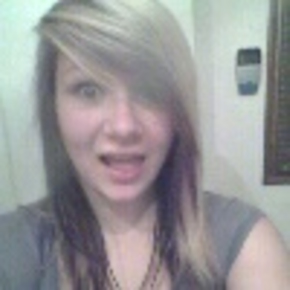 Profile Picture of Shenan Ranck (@shenanboo) on Poshmark