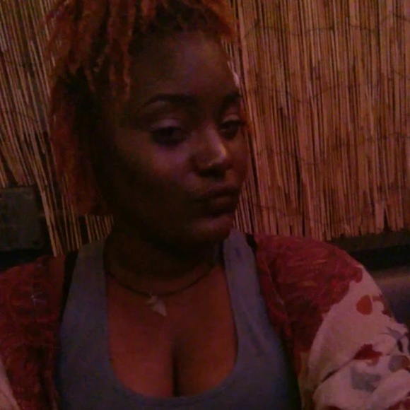 Profile Picture of Chelette Terrell (@chelettet) on Poshmark